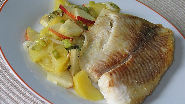 Seelachs mit Kartoffel - Apfel - Salat von blulichblau