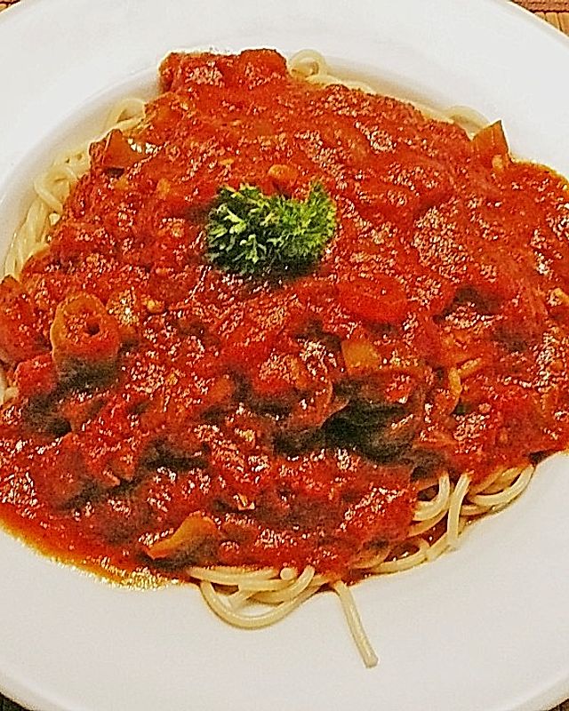 Spaghetti mit fruchtig, leicht scharfer Sauce