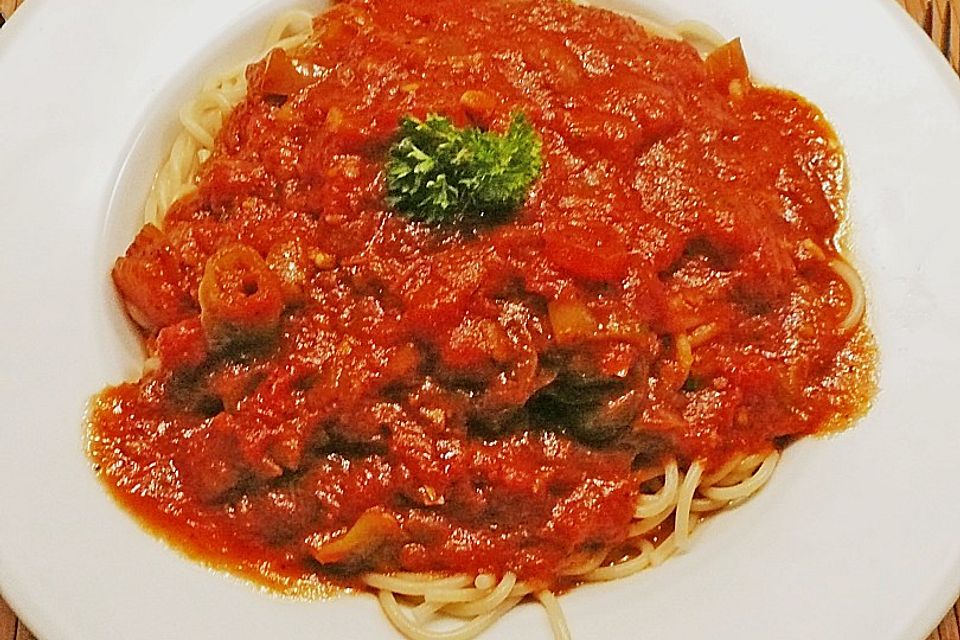 Spaghetti mit fruchtig, leicht scharfer Sauce