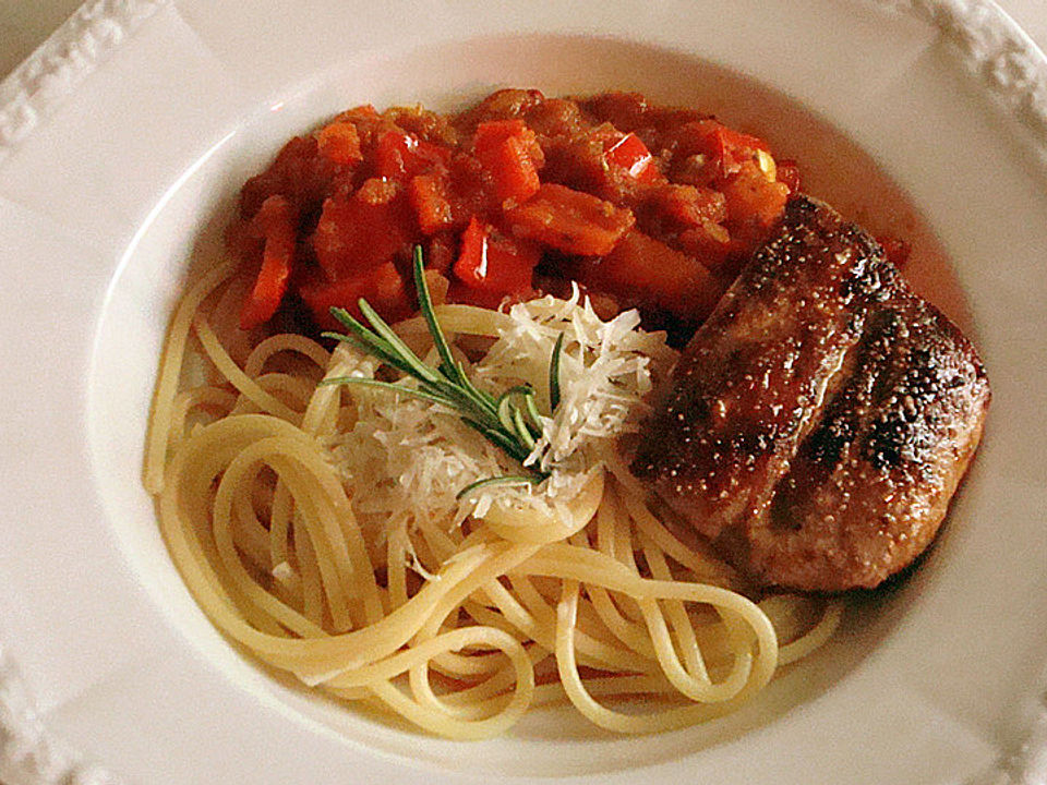 Spaghetti mit fruchtig, leicht scharfer Sauce von plumbum| Chefkoch