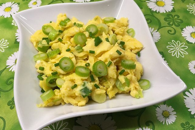 Rührei mit Frühlingszwiebeln aus der Mikrowelle von Marga0610| Chefkoch
