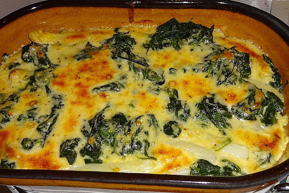 Spargel und Blattspinat mit Käse überbacken