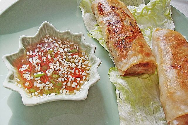 Frischer Dip für Frühlingsröllchen - süß - sauer - scharf von Surina ... Frischer Dip für Frühlingsröllchen - süß - sauer - scharf von Surina ...