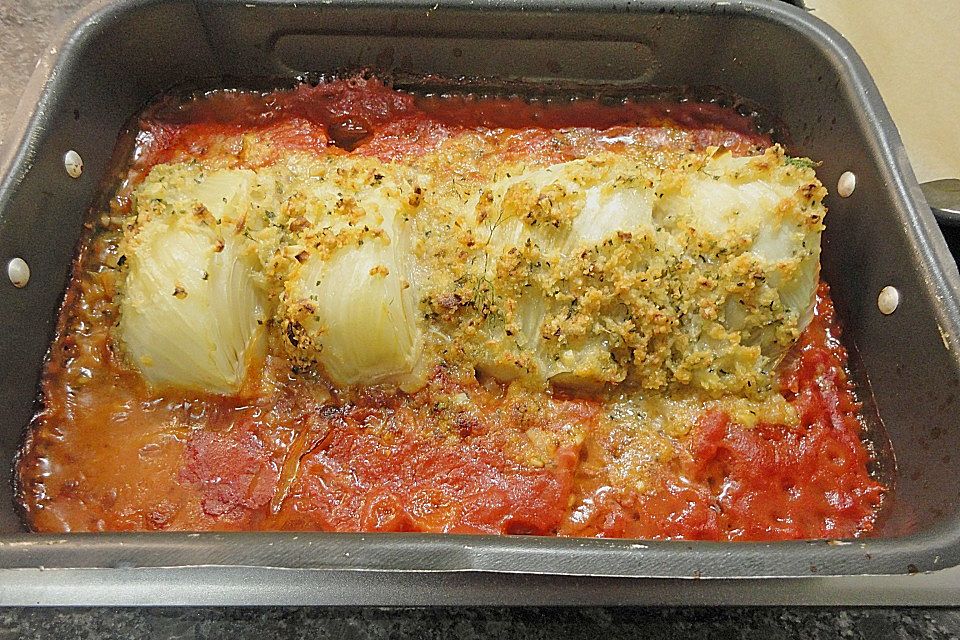 Überbackener Fenchel auf Tomatenbeet