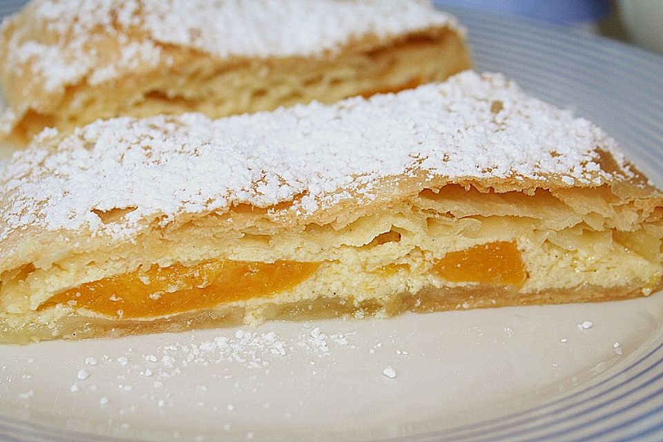 Topfen - Pfirsich Strudel