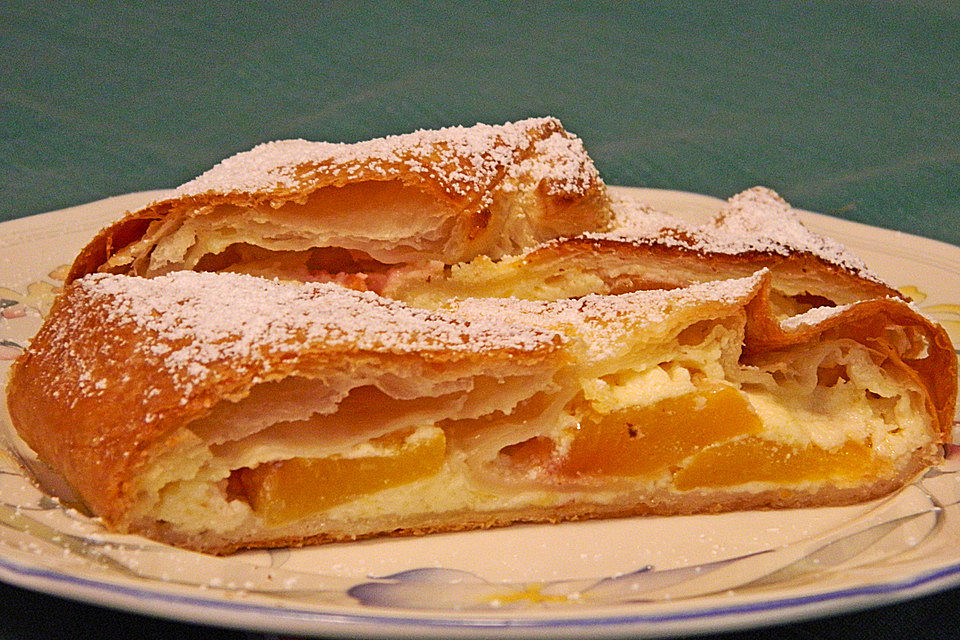 Topfen - Pfirsich Strudel