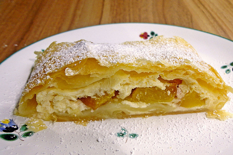 Topfen - Pfirsich Strudel