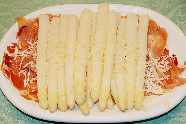 Spargel mit Serranoschinken und frischem Parmesan von mausemaja| Chefkoch