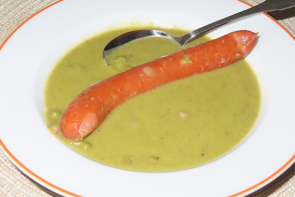 Erbsensuppe mit Speck