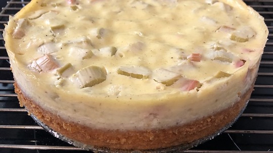 Rhabarberkuchen mit Saure Sahne - Guss von trollinger Rhabarberkuchen mit Saure Sahne - Guss von trollinger