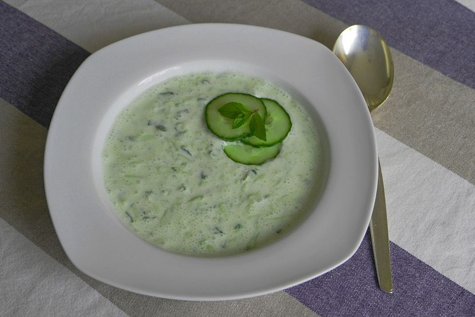 Kalte Gurkensuppe