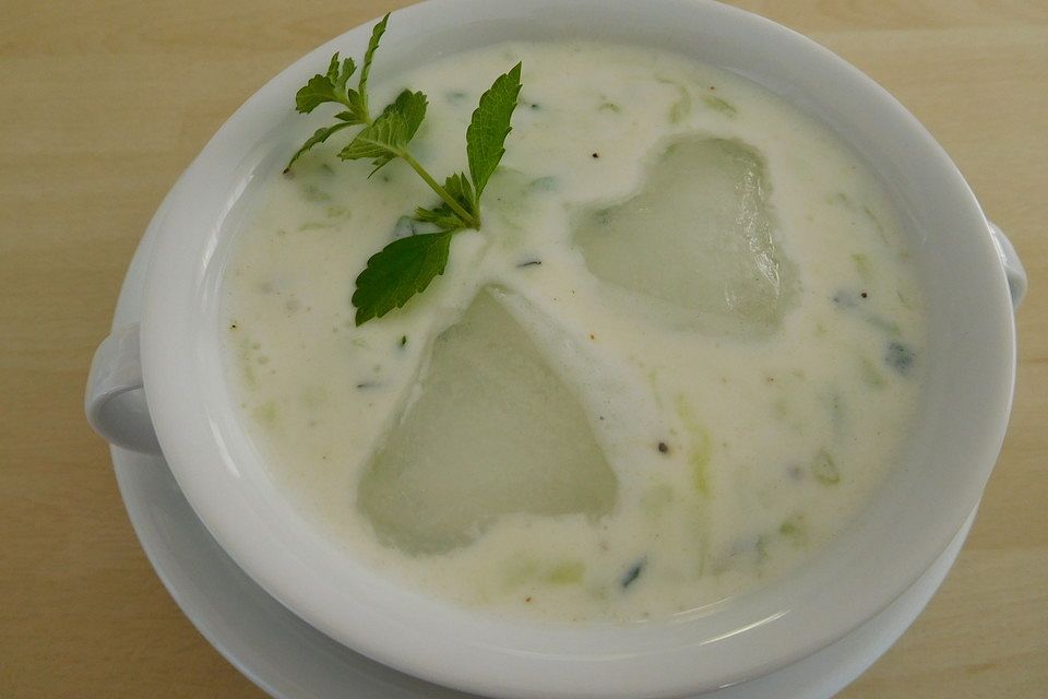 Kalte Gurkensuppe