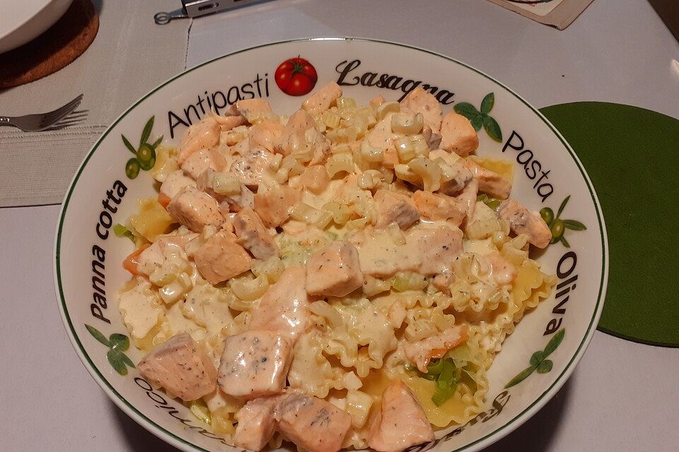 Pasta mit zwei Arten Lachs