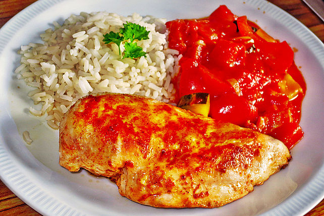 Hähnchenbrustfilet in Paprika - Rahmsauce von MizzJay| Chefkoch