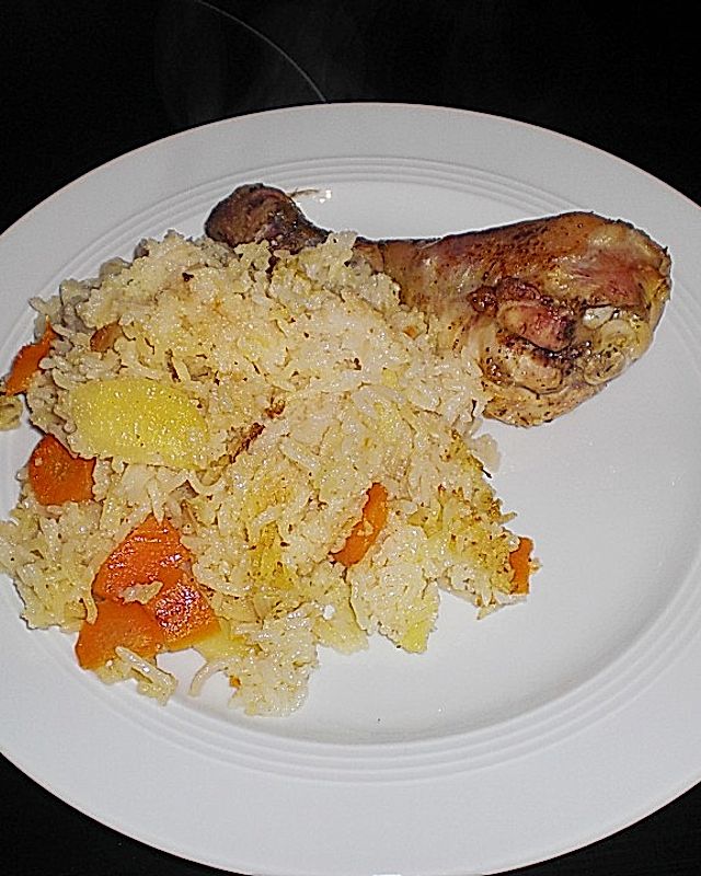 Leckere Hauptspeise aus Reis, Kartoffel und Fleisch