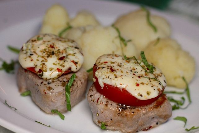 Tomaten - Mozzarella - Gratin mit Schweinemedaillons von Lena4ka| Chefkoch
