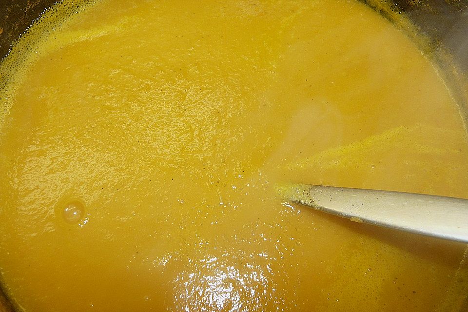 Möhren - Orangen - Cremesuppe mit Ingwer