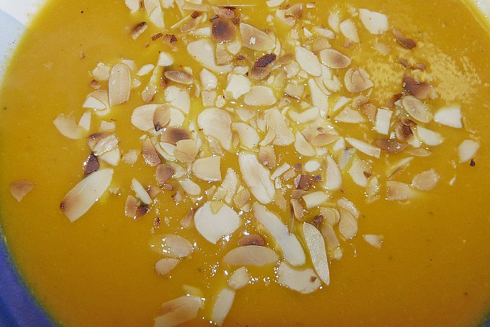 Möhren - Orangen - Cremesuppe mit Ingwer