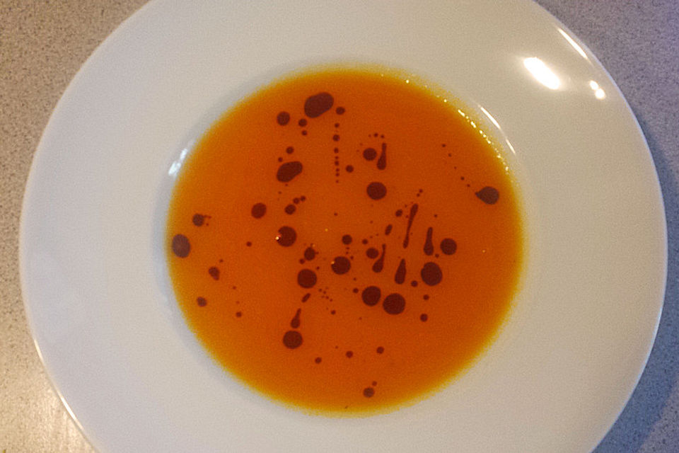 Möhren - Orangen - Cremesuppe mit Ingwer