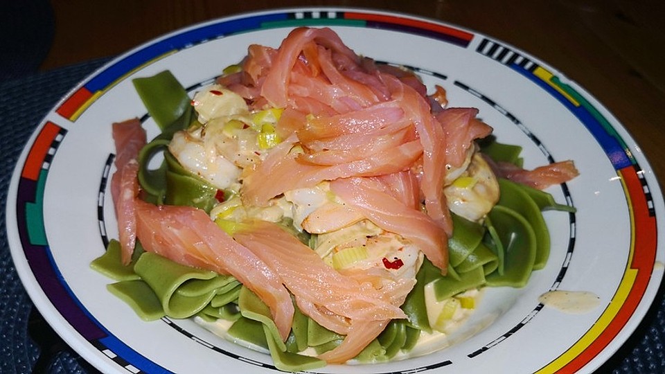 Nudeln mit Räucherlachs und Rahmsauce von Poddy| Chefkoch