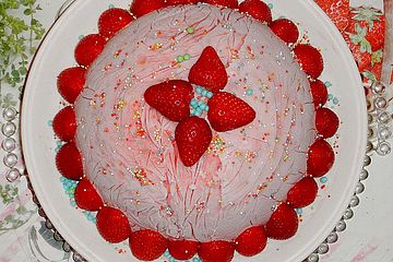 Joghurt  - Eisbombe mit Erdbeeren