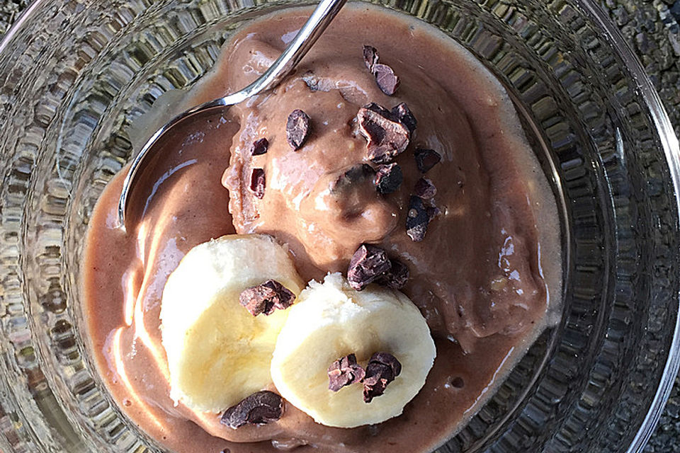 Bananeneis mit Carob und Minze