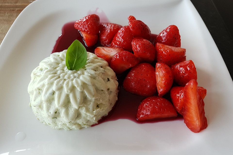 Basilikum - Quarkmousse mit Balsamico - Erdbeeren