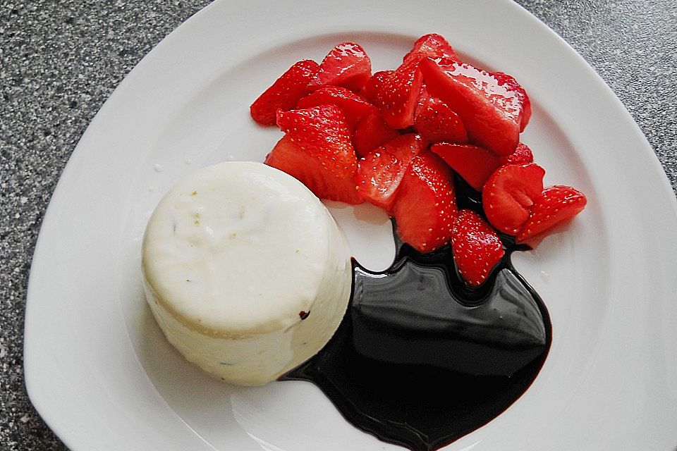 Basilikum - Quarkmousse mit Balsamico - Erdbeeren