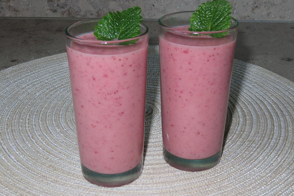 Milchshake mit Himbeeren