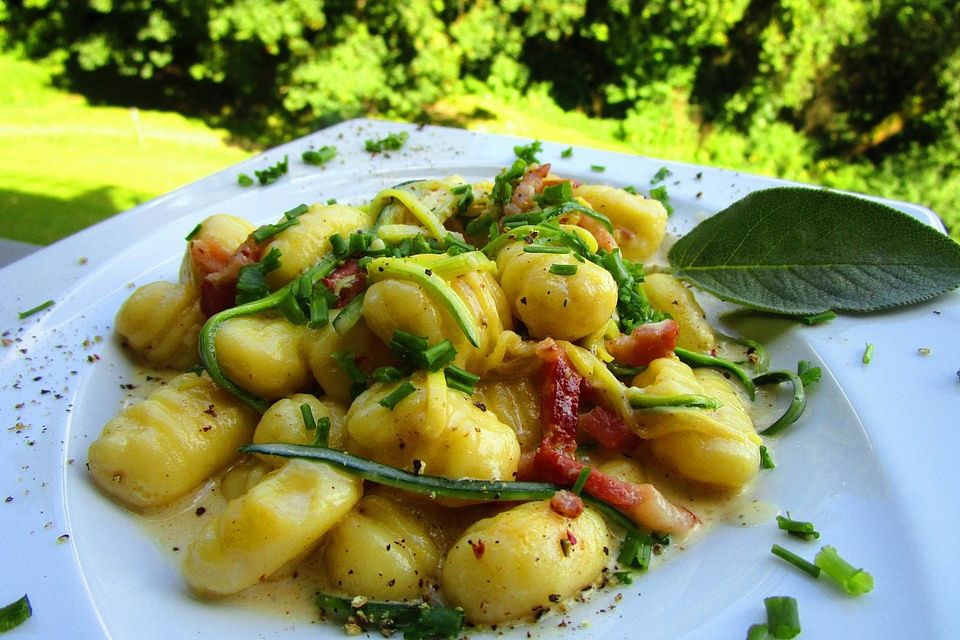 Gnocchi mit Zucchini und Schinken