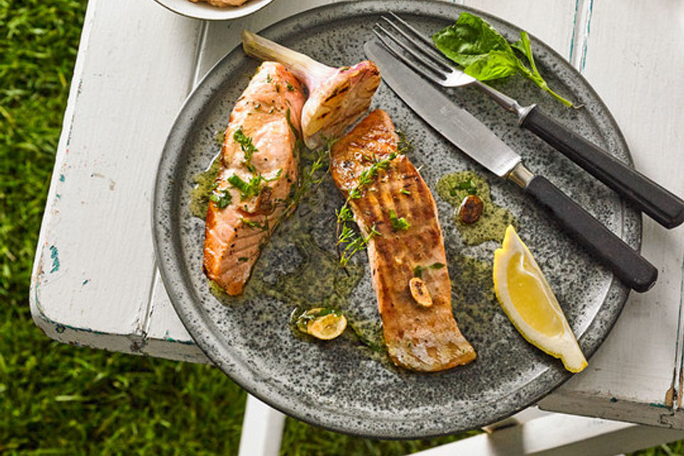 Lachs in Zitronen - Knoblauch - Öl