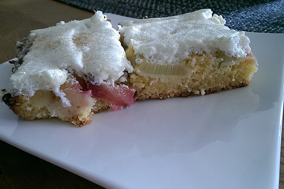 Rhabarberkuchen unter Wolken