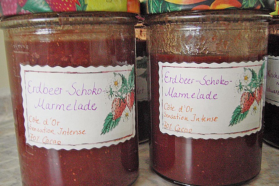 Schoko küsst Erdbeere