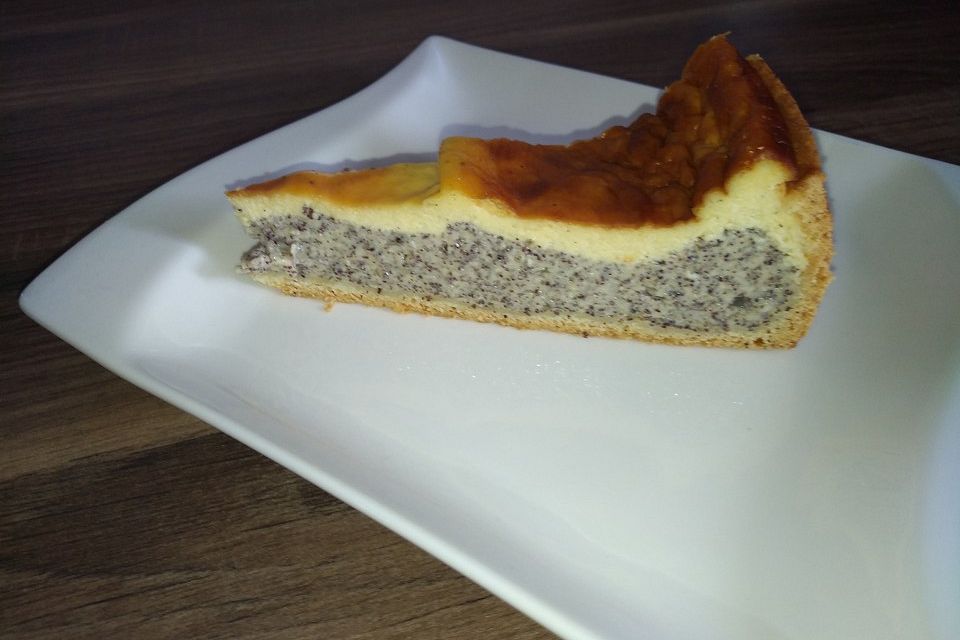 Mohnkuchen mit Schmand und Vanillepudding