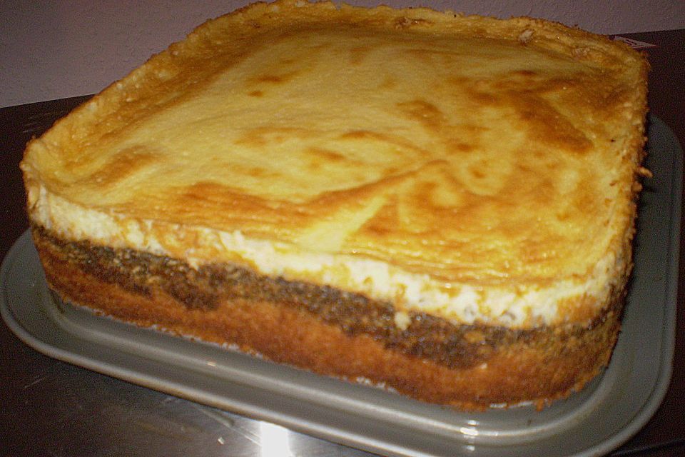 Mohnkuchen mit Schmand und Vanillepudding