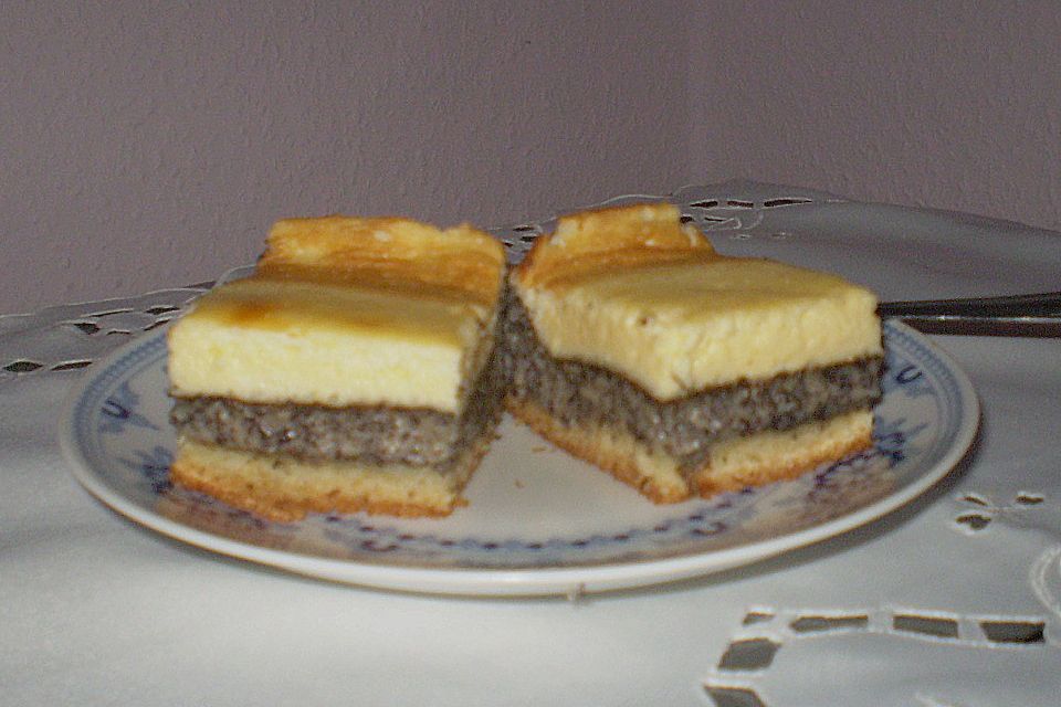 Mohnkuchen mit Schmand und Vanillepudding