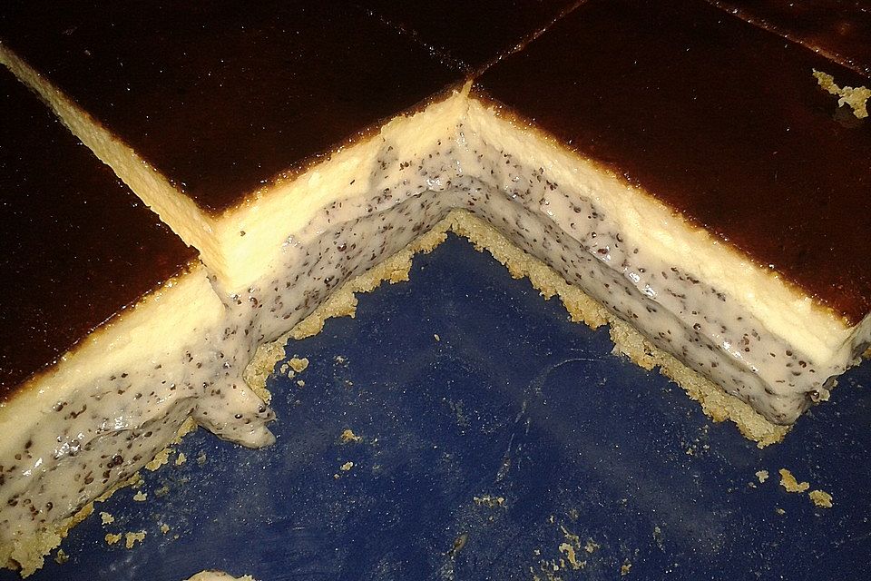 Mohnkuchen mit Schmand und Vanillepudding