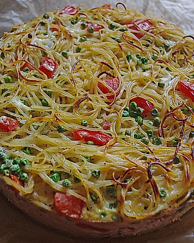 Spaghetti - Torte mit Tomatensauce