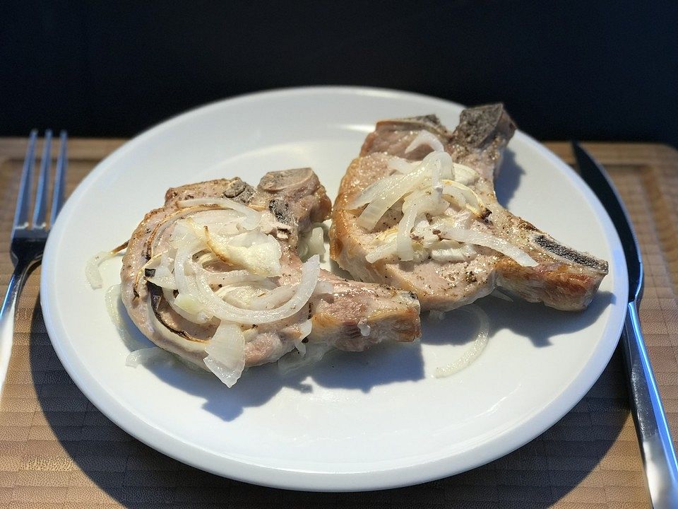 Koteletts mit Zwiebelhaube von susili101 | Chefkoch