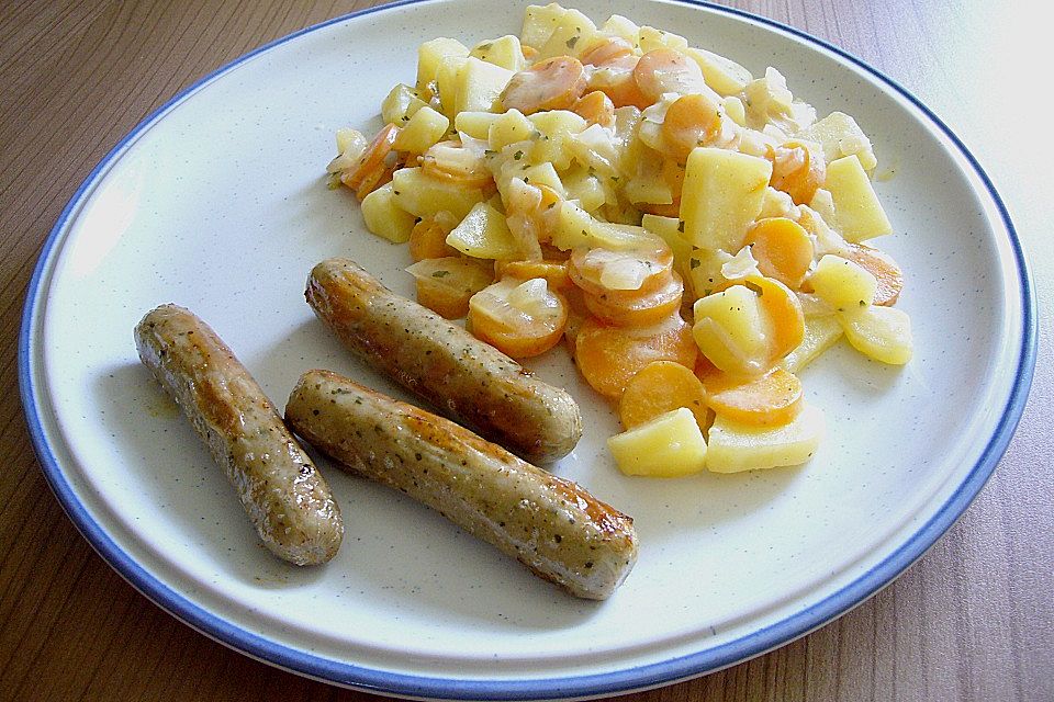 Möhrenpfanne mit Rostbratwürstchen