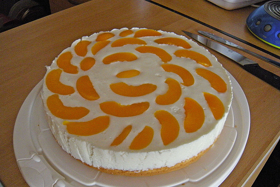 Pfirsich - Joghurt Torte mit Vanillehauch