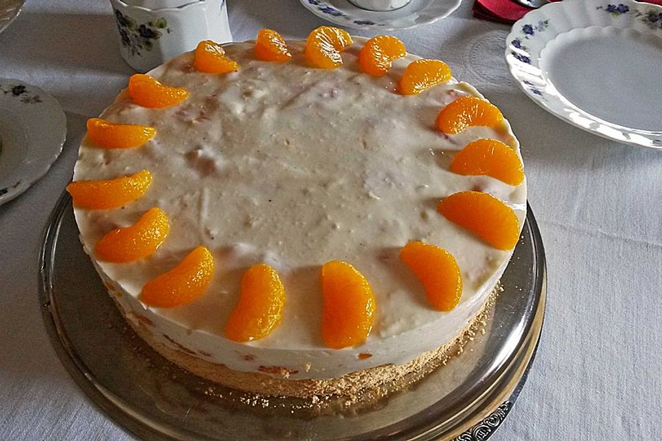 Pfirsich - Joghurt Torte mit Vanillehauch