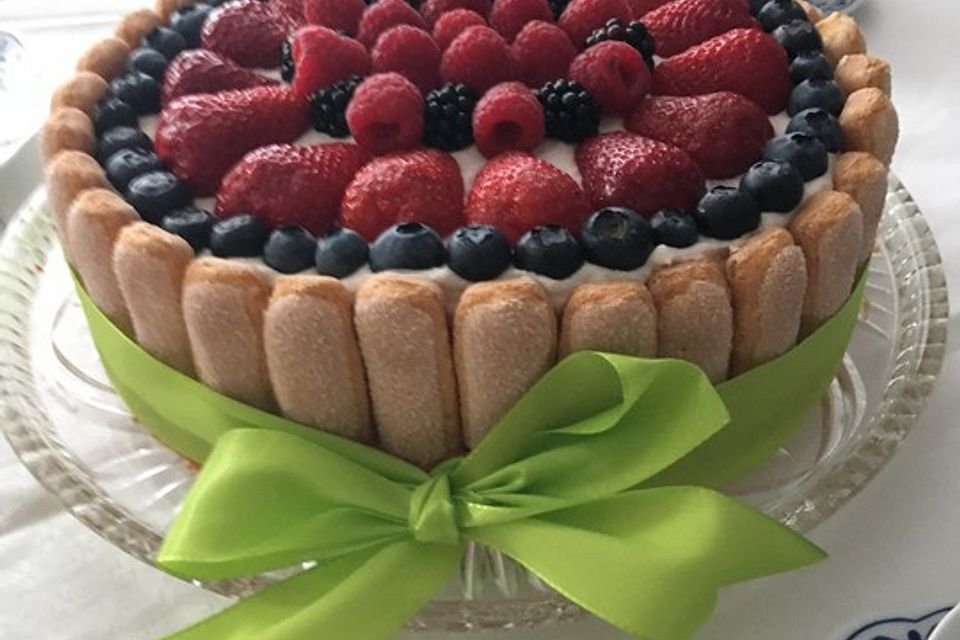 Quark - Sahne - Torte mit Himbeeren