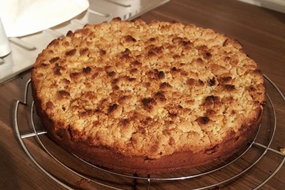 Sahne-Birnen-Kuchen mit Streuseln