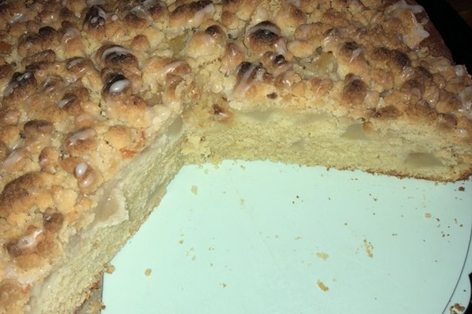 Sahne-Birnen-Kuchen mit Streuseln