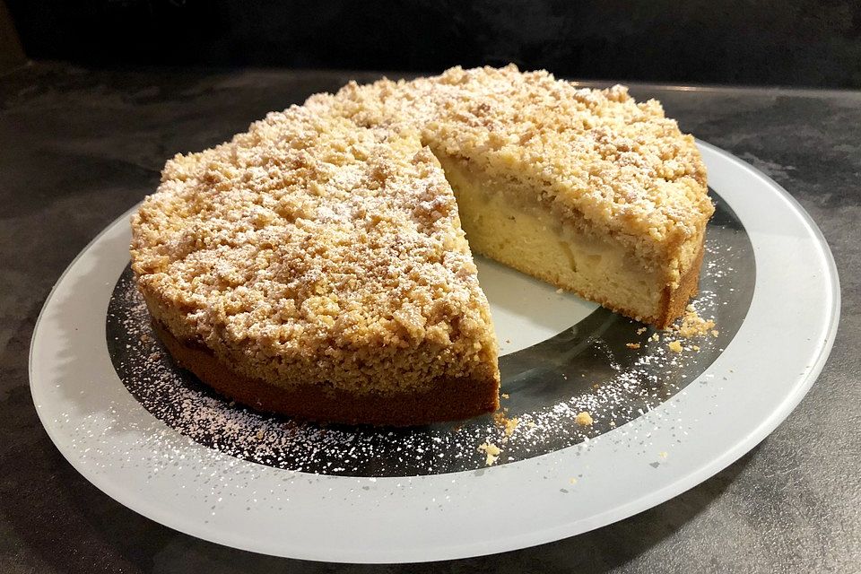 Sahne-Birnen-Kuchen mit Streuseln