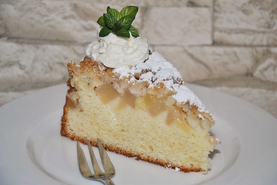 Sahne-Birnen-Kuchen mit Streuseln