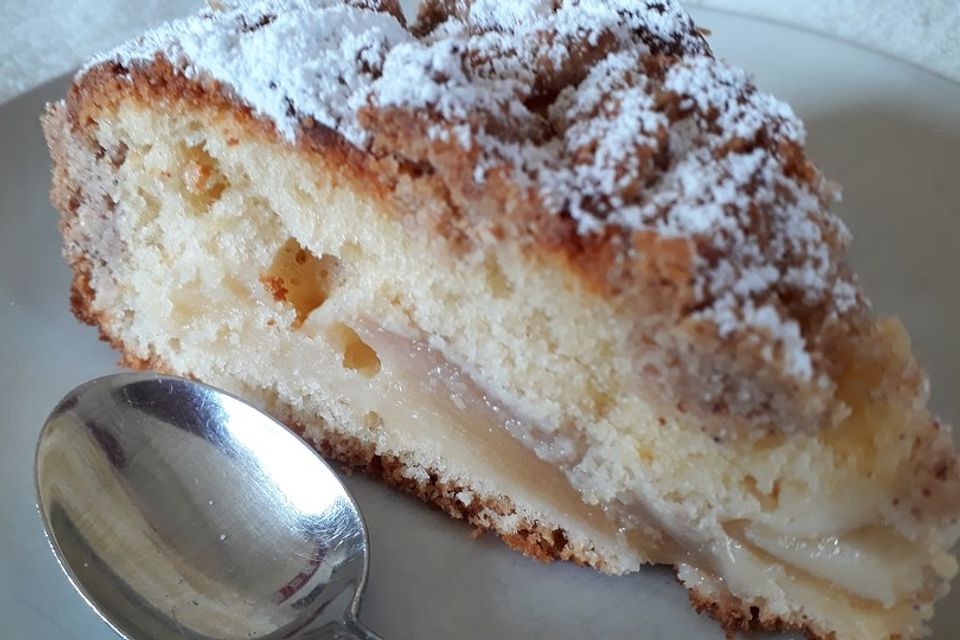 Sahne-Birnen-Kuchen mit Streuseln