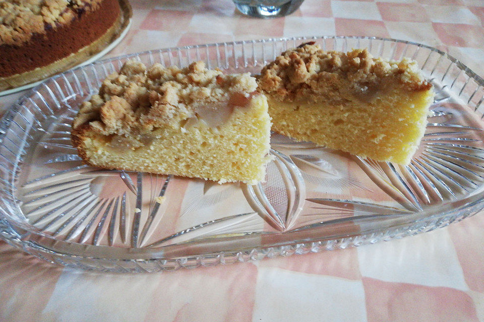 Sahne-Birnen-Kuchen mit Streuseln