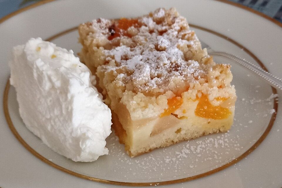 Sahne-Birnen-Kuchen mit Streuseln